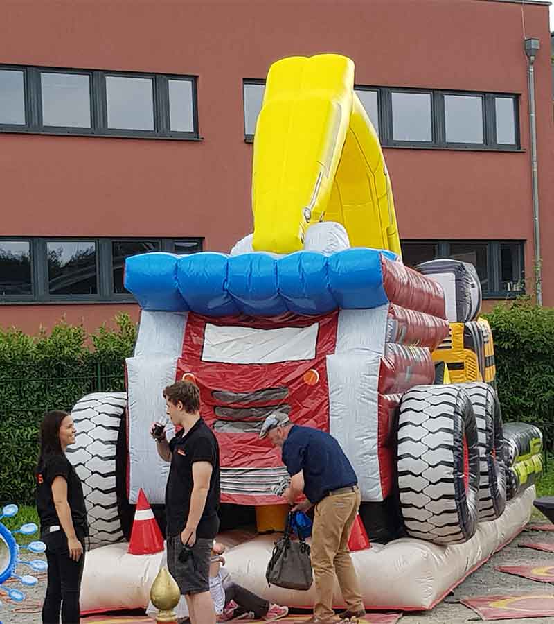 Der Spassmacher Hüpfburg Erlebnisbaustelle