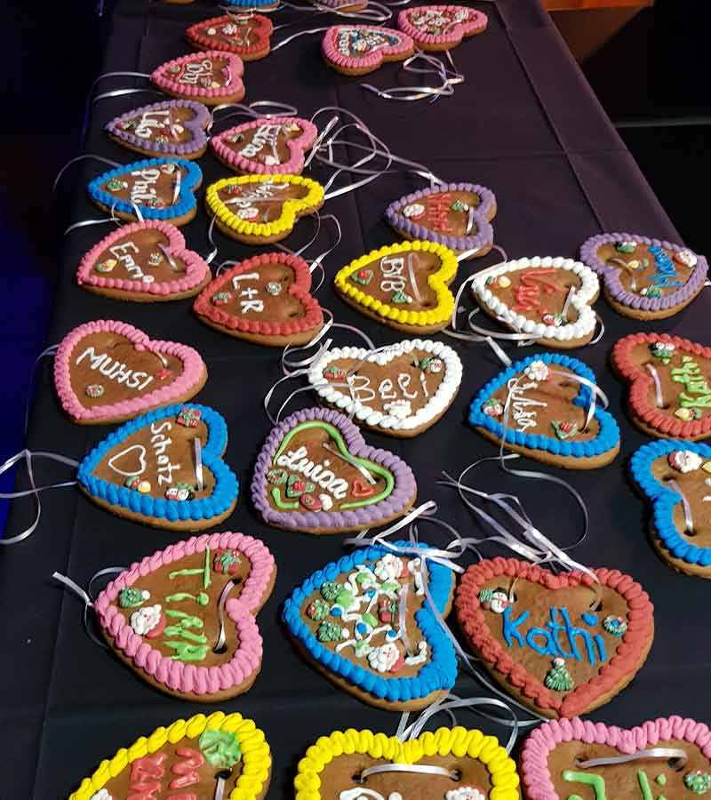 Der Spassmacher Lebkuchenherzen mit persönlicher Beschriftung in Zuckerschrift