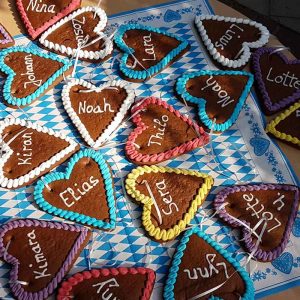 Der Spassmacher Lebkuchenherzen mit persönlicher Beschriftung in Zuckerschrift