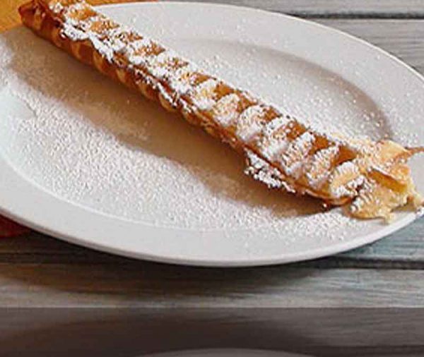 Waffeln am Stiel im Marktstand