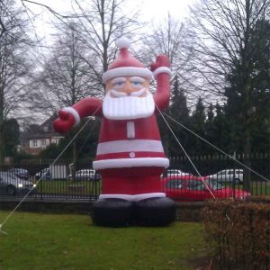 Der Spassmacher Weihnachtsmann 5m Höhe