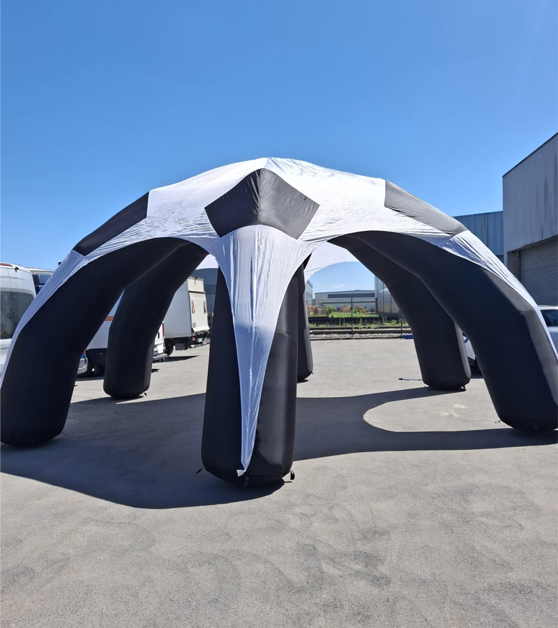 Der Spassmacher Air Dome, aufblasbares Zelt in fussballoptik