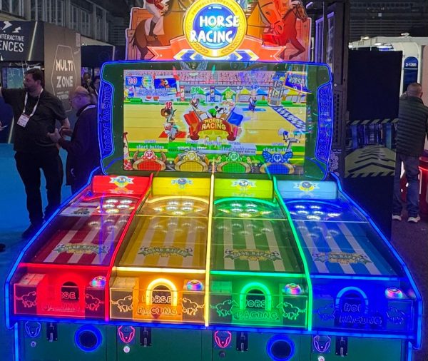 Western Derbyrennen Interaktiv mit 75 Zoll Display