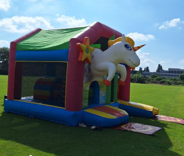 Hüpfburg Einhorn