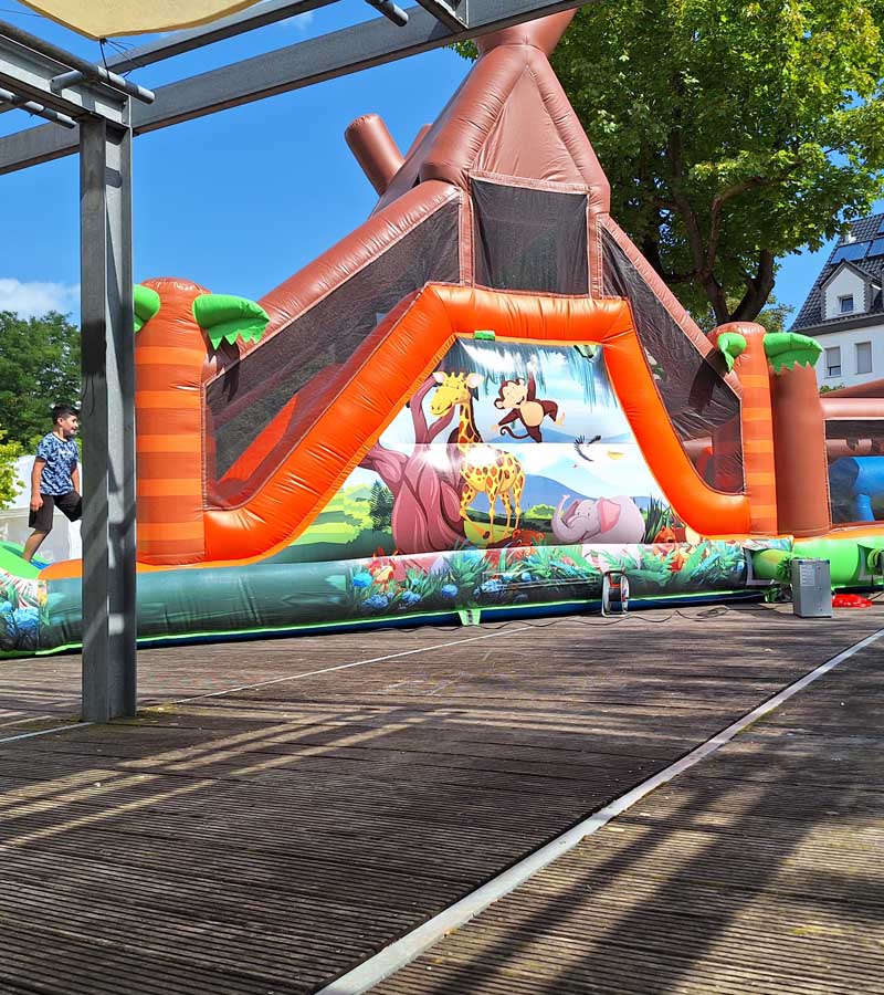 Der Spassmacher Hüpfburg Amazonas Hindernisbahn